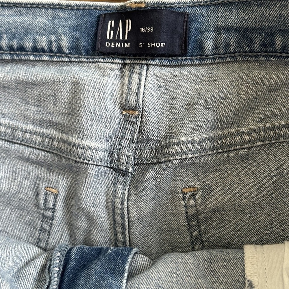 GAP Denim Women's 5" Short Mid Rise Light Wash Jean‎ Stretch Size 33 16 - Picture 2 of 7